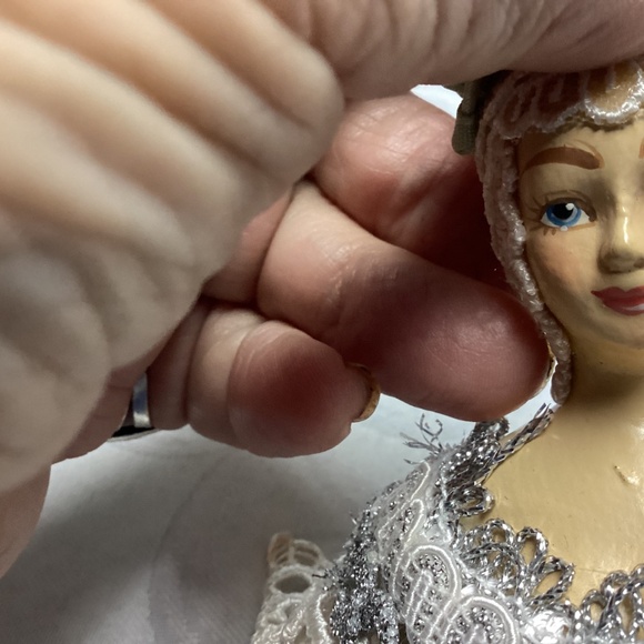 Ladies with Elegance VICTORIAN LADY. MUST SEE - Picture 6 of 9